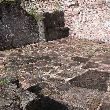 Restes du château de Montgilbert