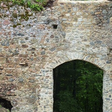 Restes du château de Montgilbert