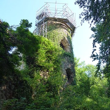 Restes du château de Montgilbert