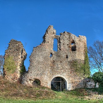 Restes du château de Montgilbert