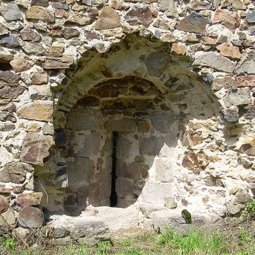 Restes du château de Montgilbert