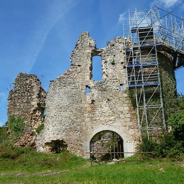 Restes du château de Montgilbert