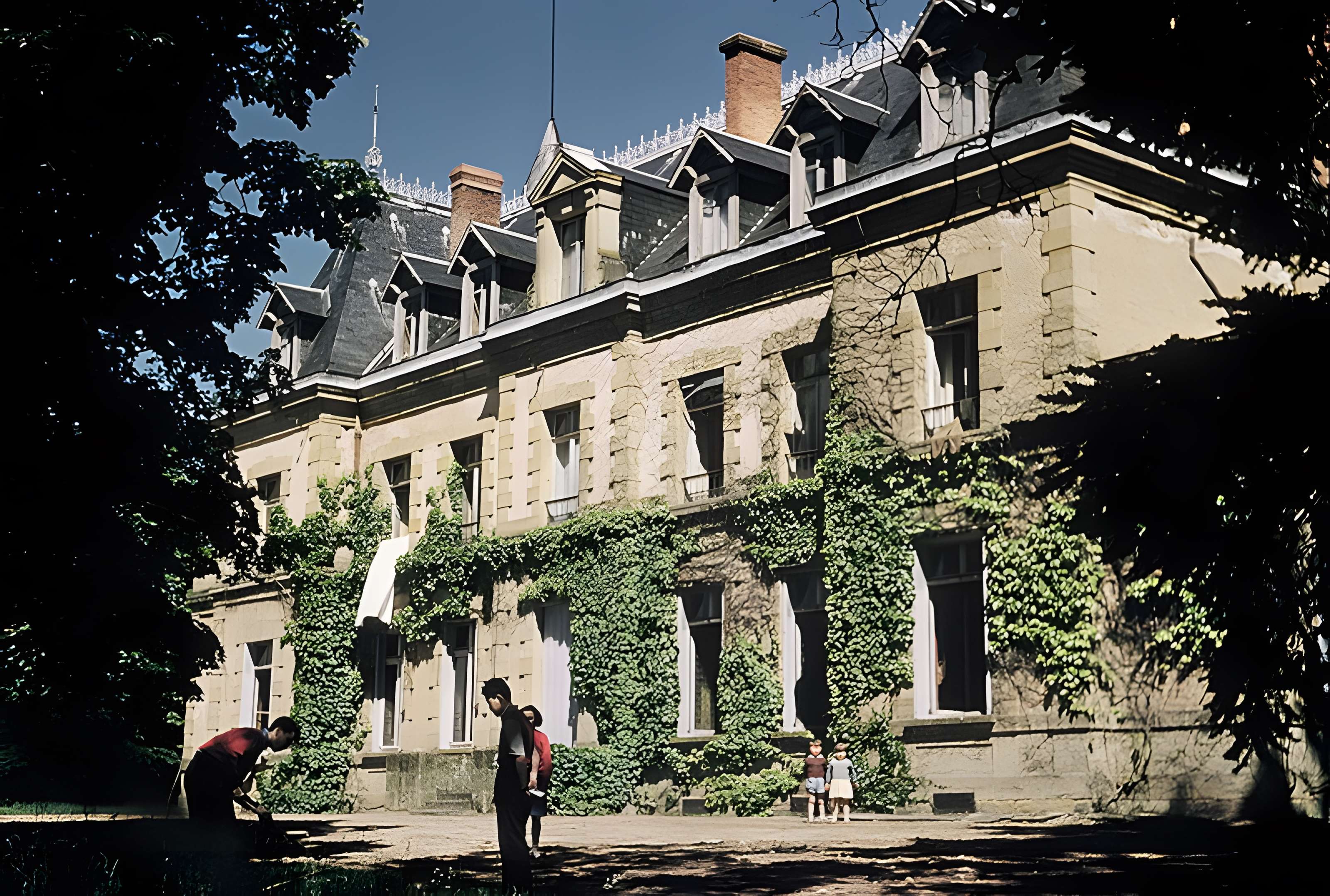 Château de Neuville à Villefranche-d'Allier