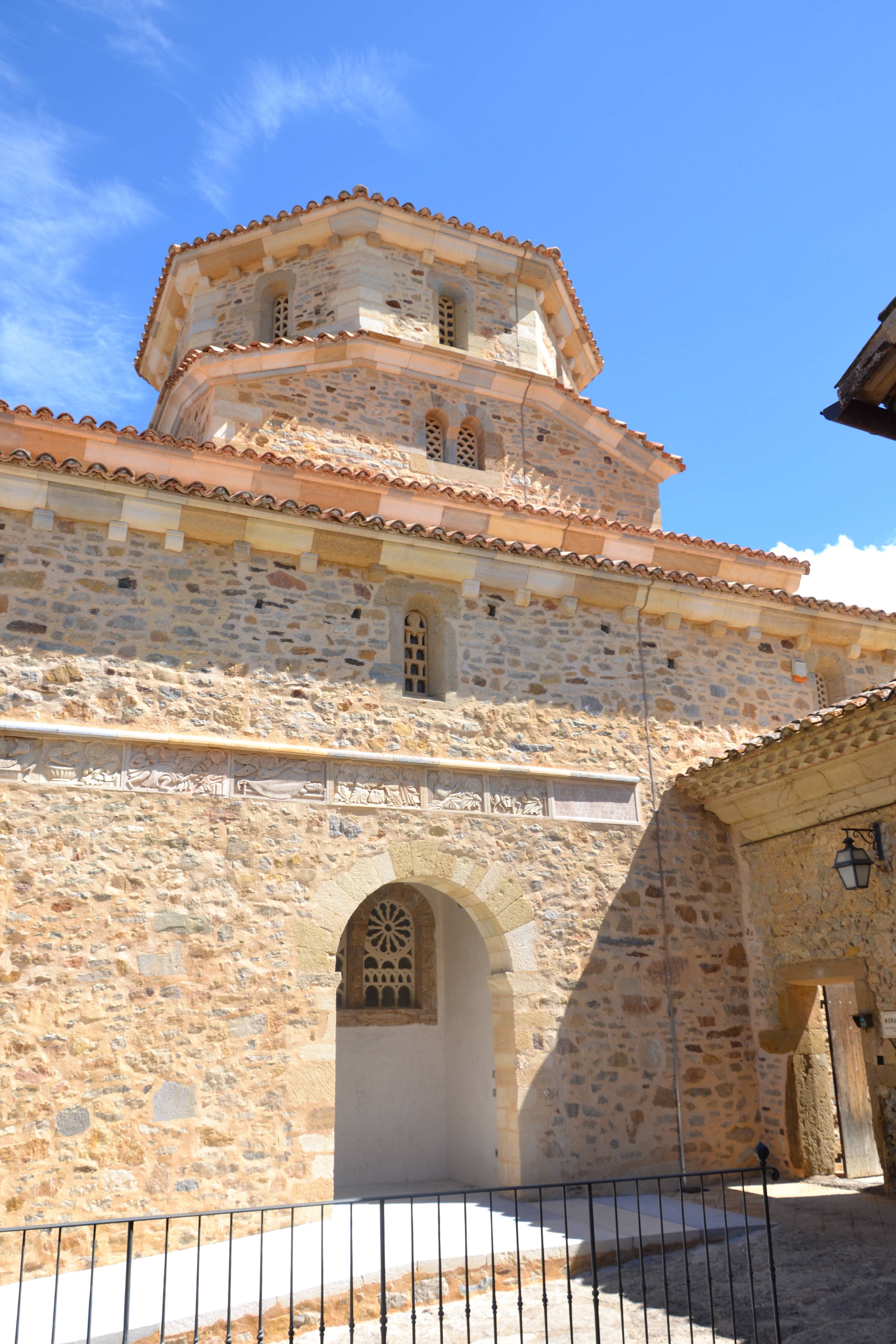 Photo de Kerk van het klooster van de Moeder van God van Mas de Soulan