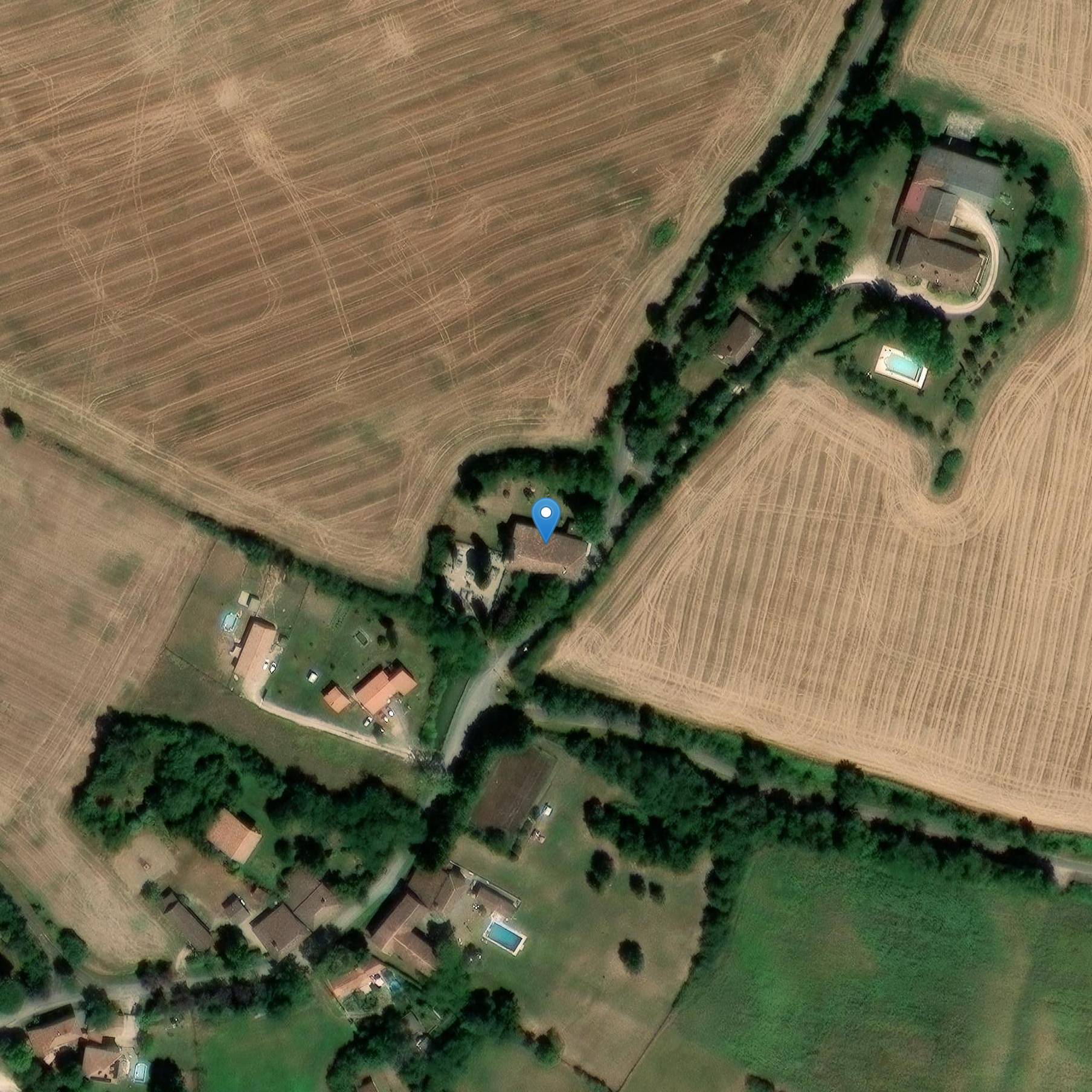 Photo de Iglesia de San Pedro y San Pablo de Cadeillan