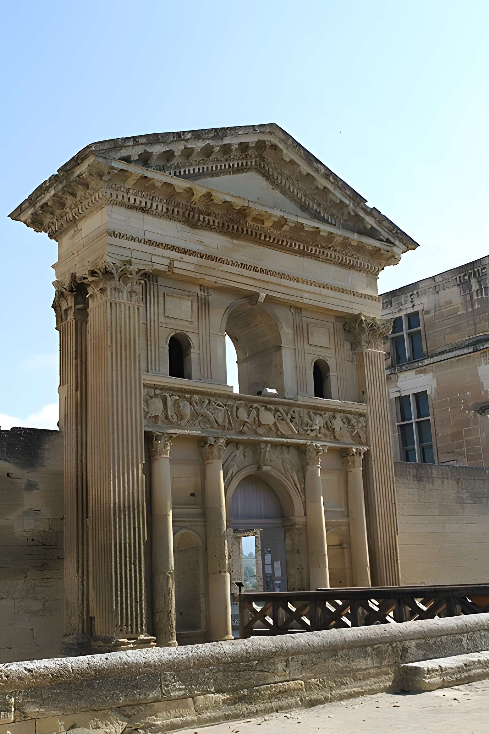 Château de la Tour-d'Aigues