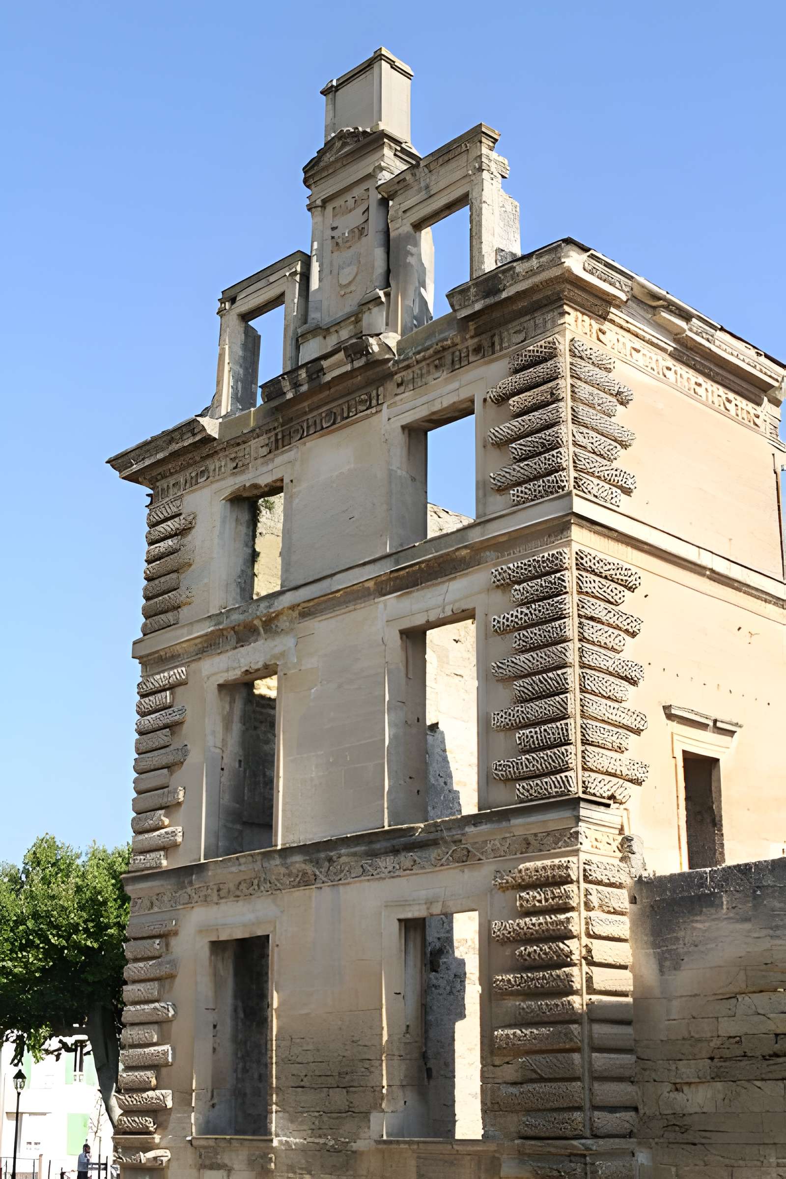 Château de la Tour-d'Aigues