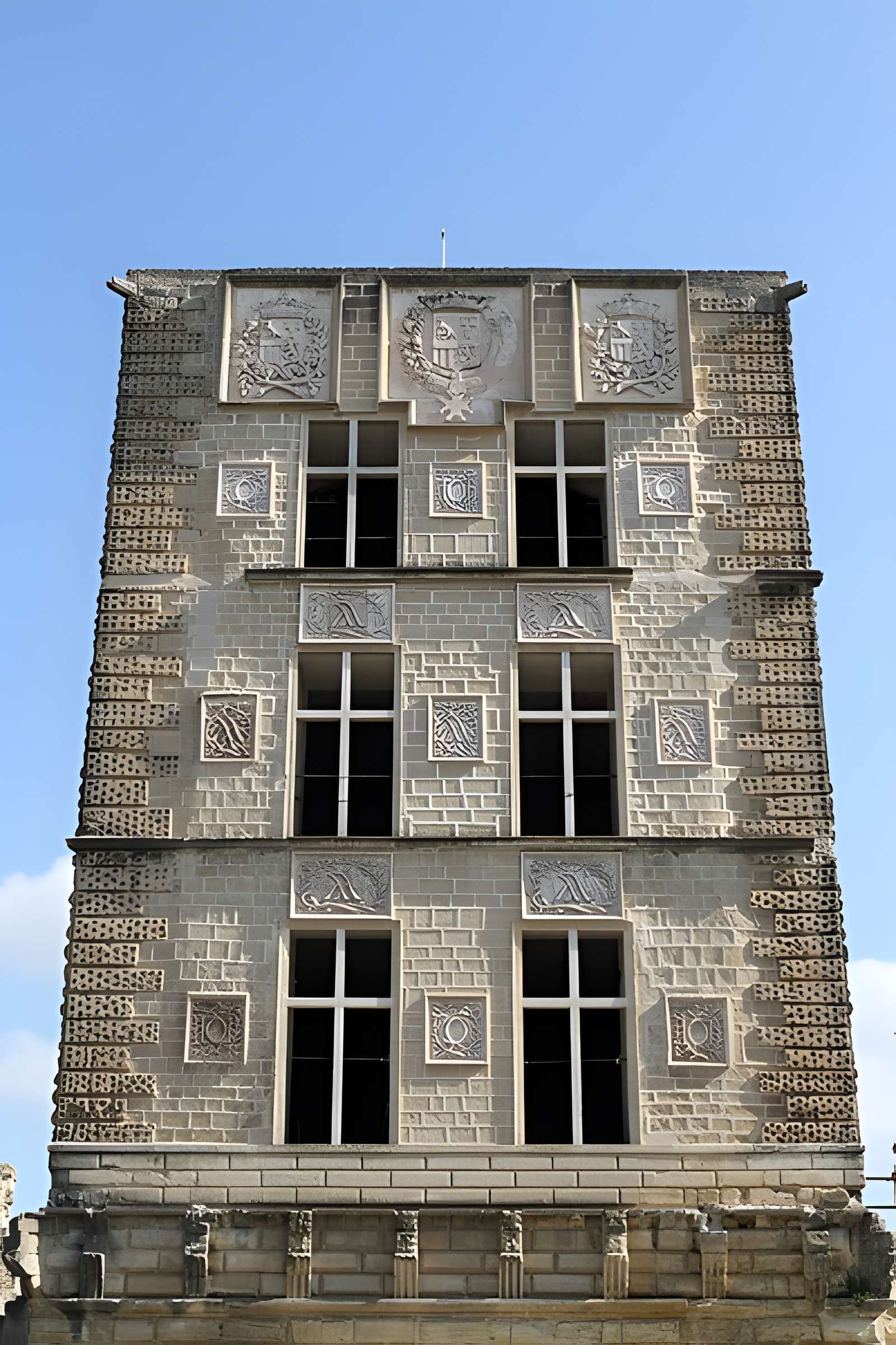 Château de la Tour-d'Aigues