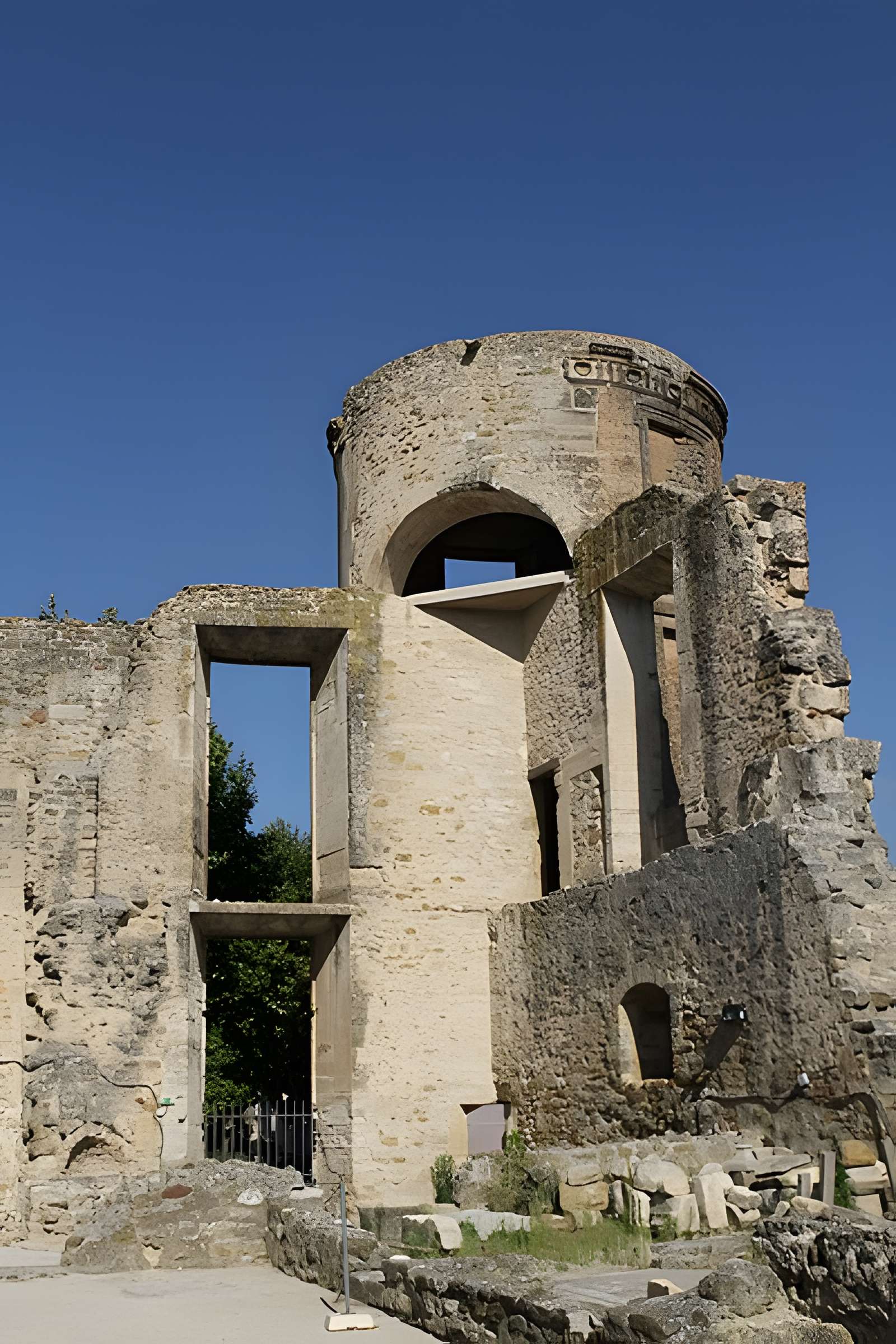 Château de la Tour-d'Aigues