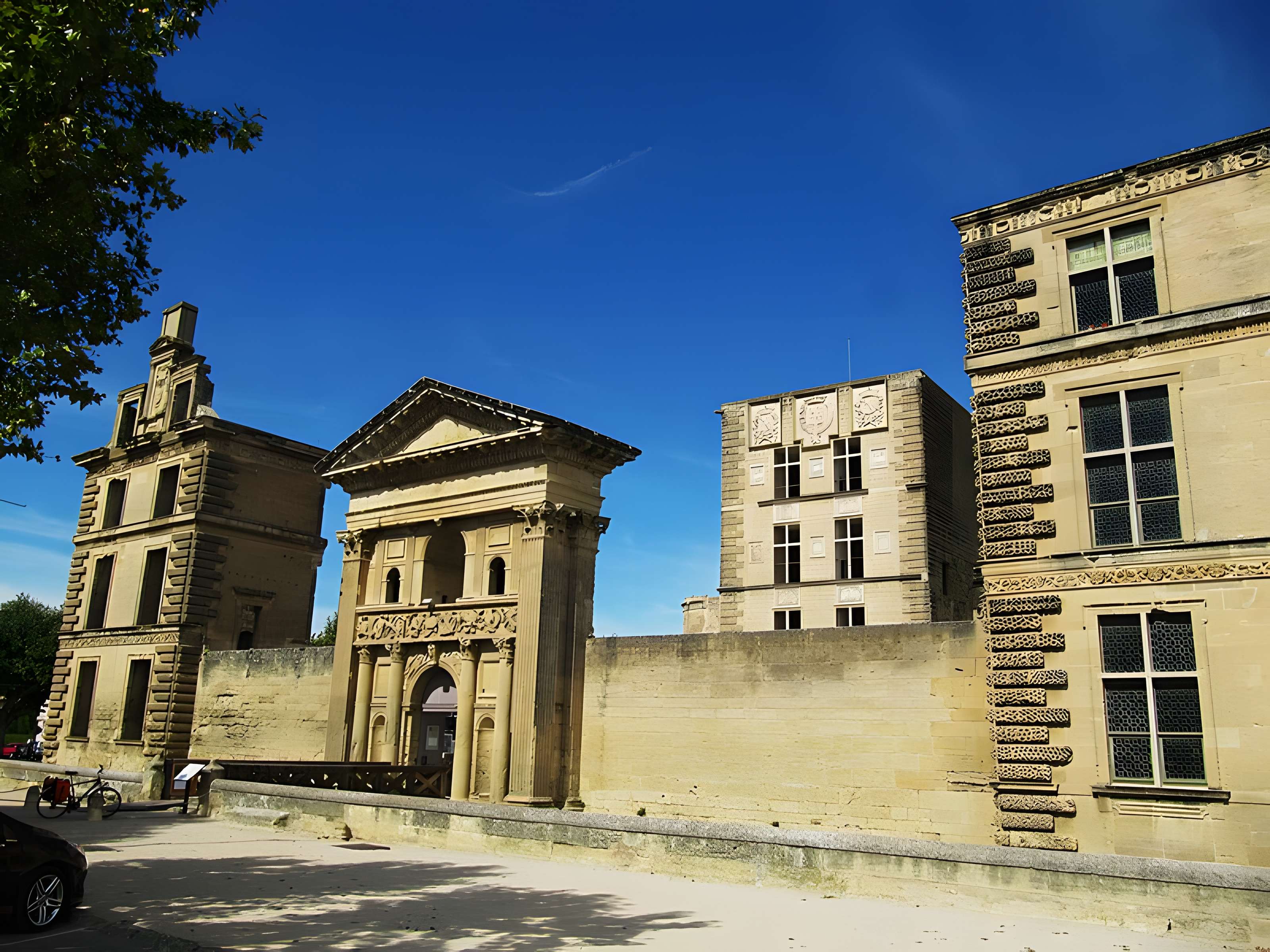 Château de la Tour-d'Aigues