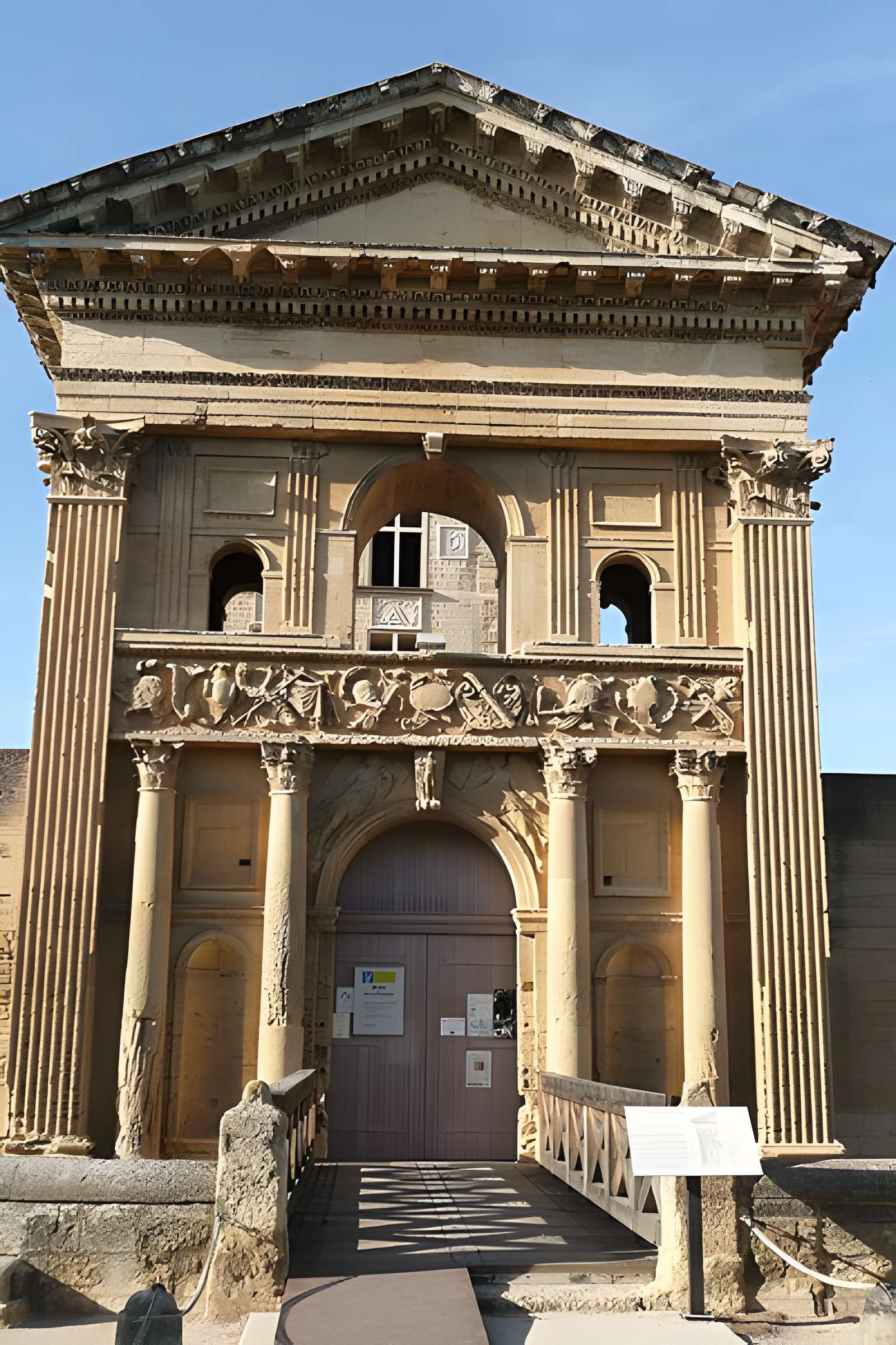 Château de la Tour-d'Aigues