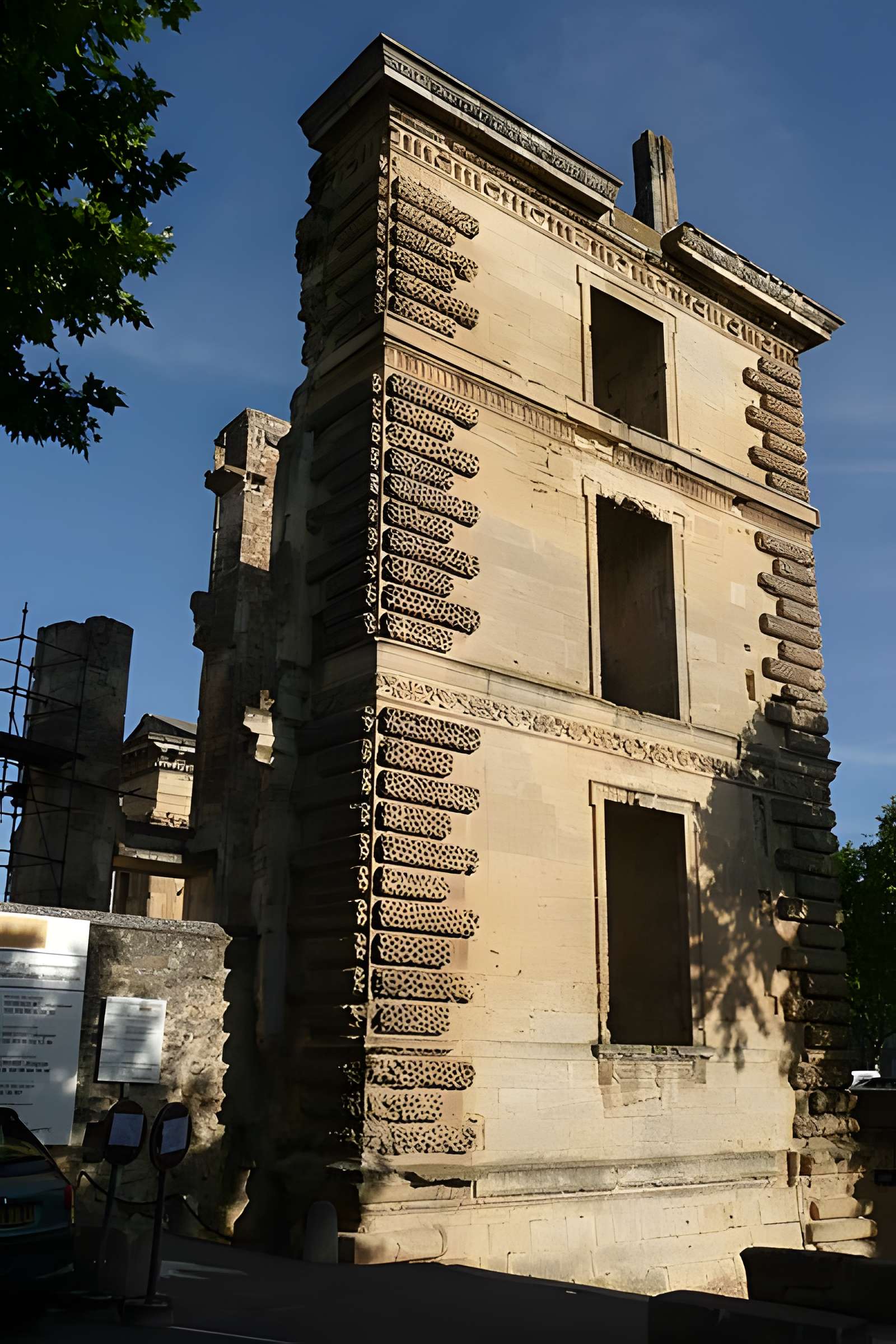 Château de la Tour-d'Aigues