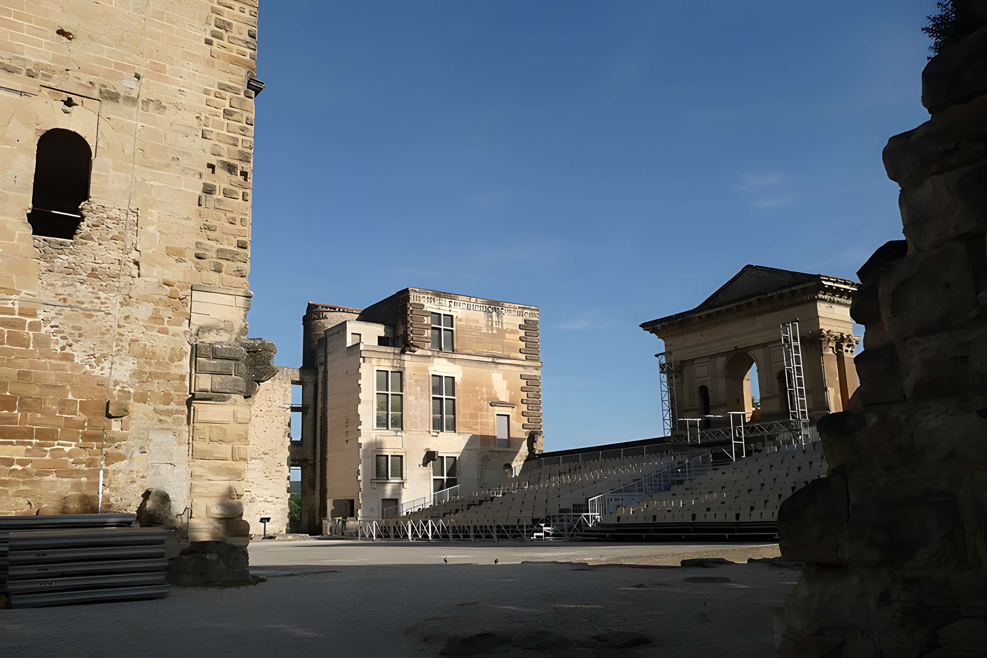 Château de la Tour-d'Aigues