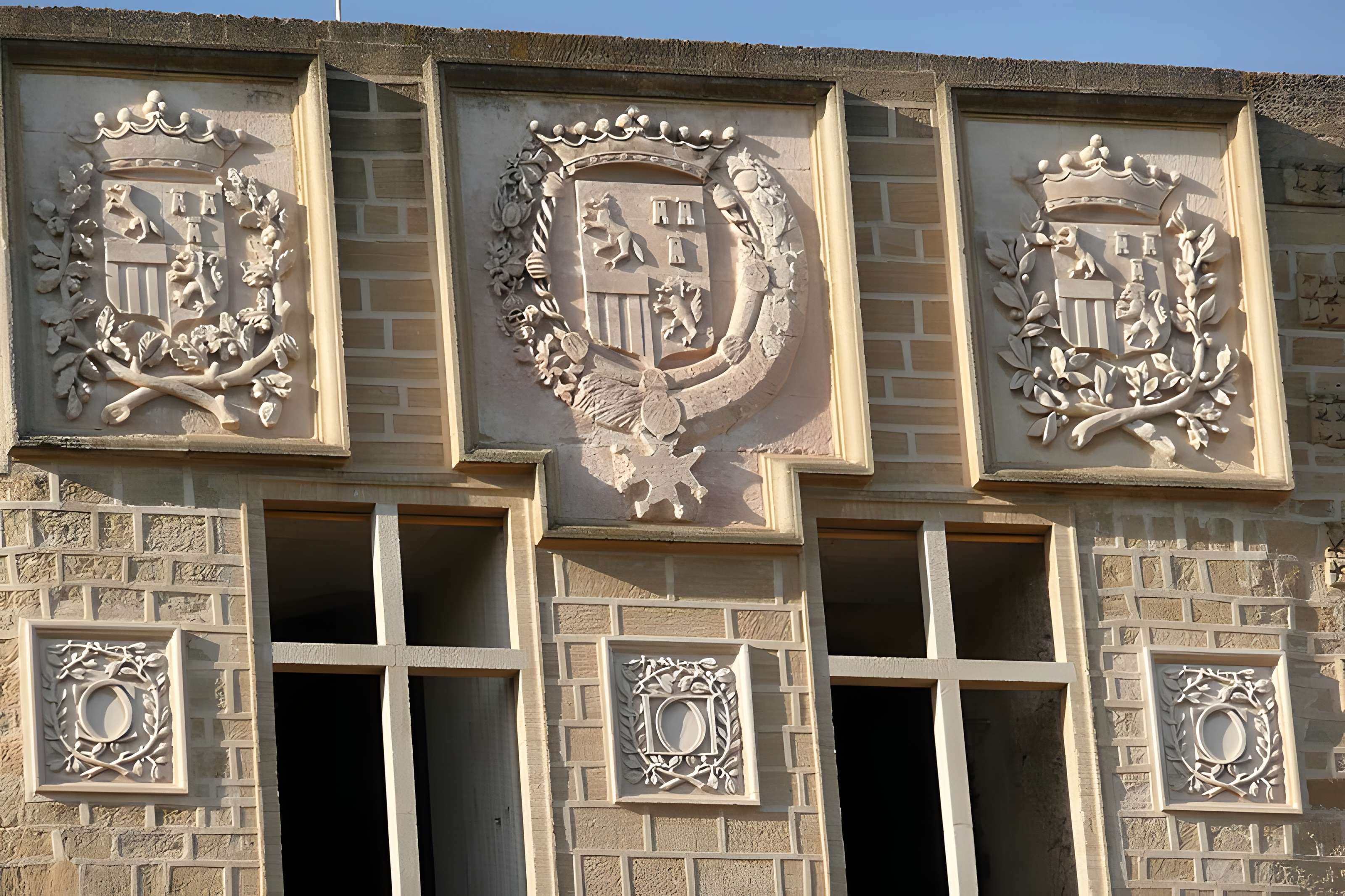 Château de la Tour-d'Aigues