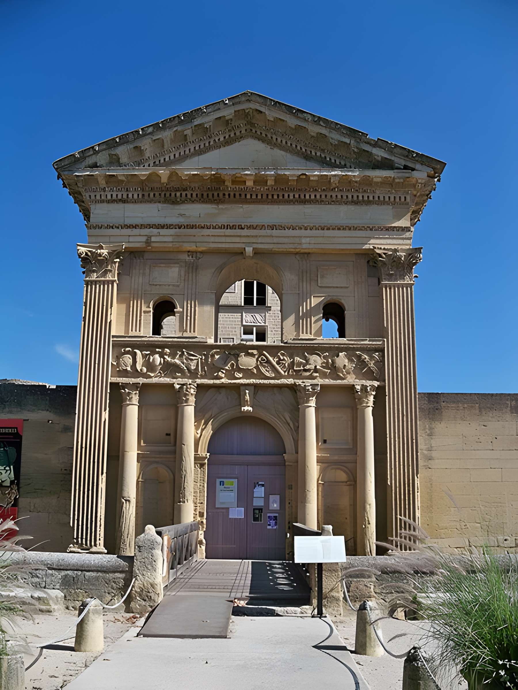 Château de la Tour-d'Aigues