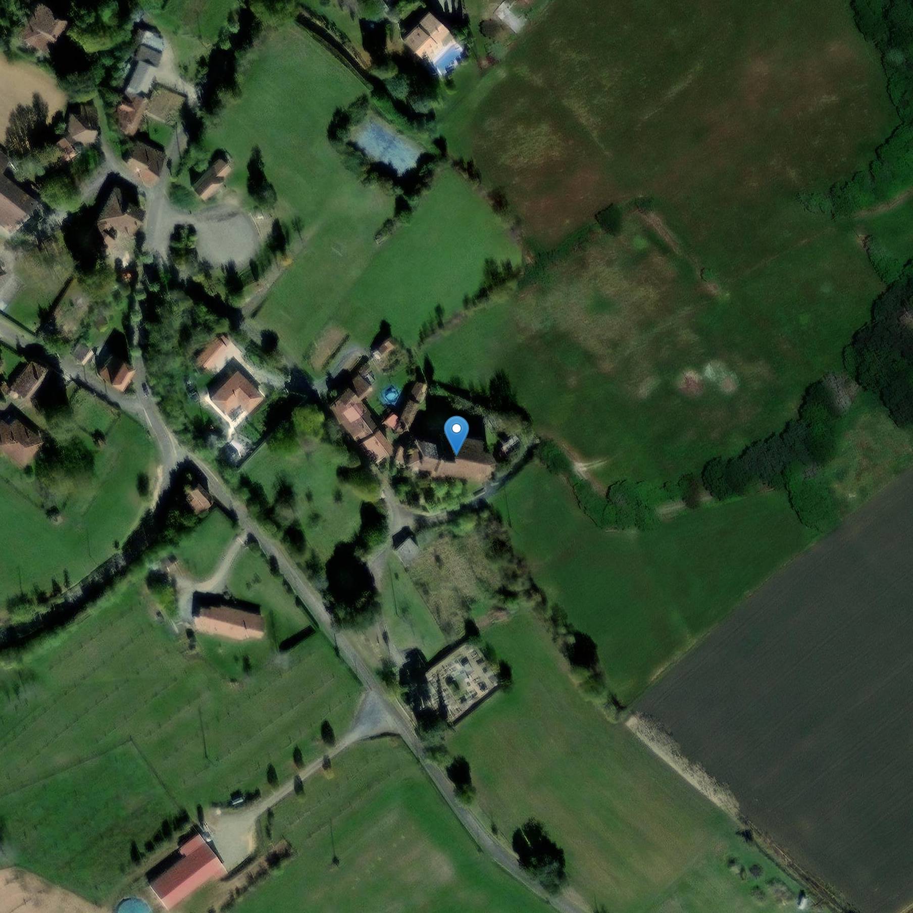 Photo de 圣诺姆-德-马里德卢贝达特教堂