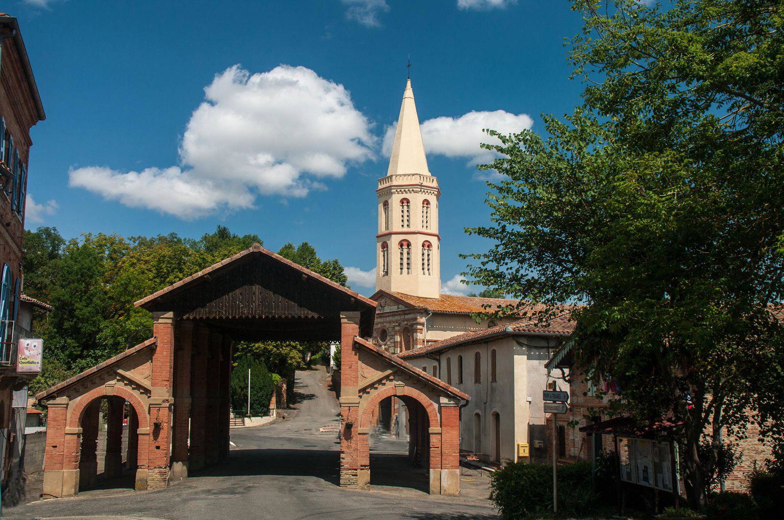 Photo de 蒙佩扎特主教座堂