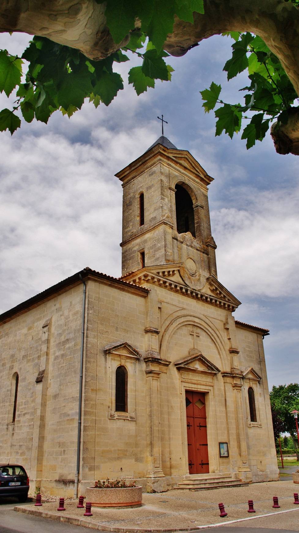 Photo de Church of the Sacred Heart of the Artigues de Lussac