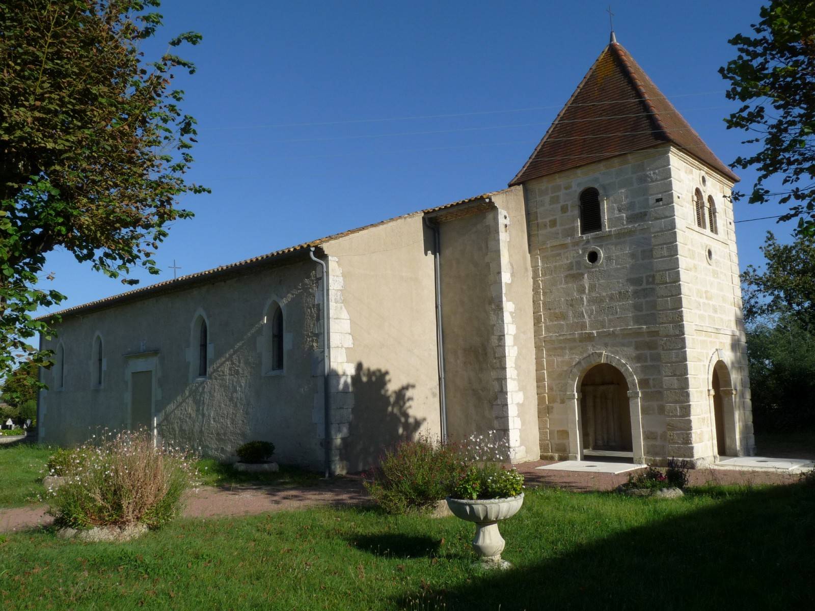 Photo de Chiesa di Santa Aubin-de-Blaye
