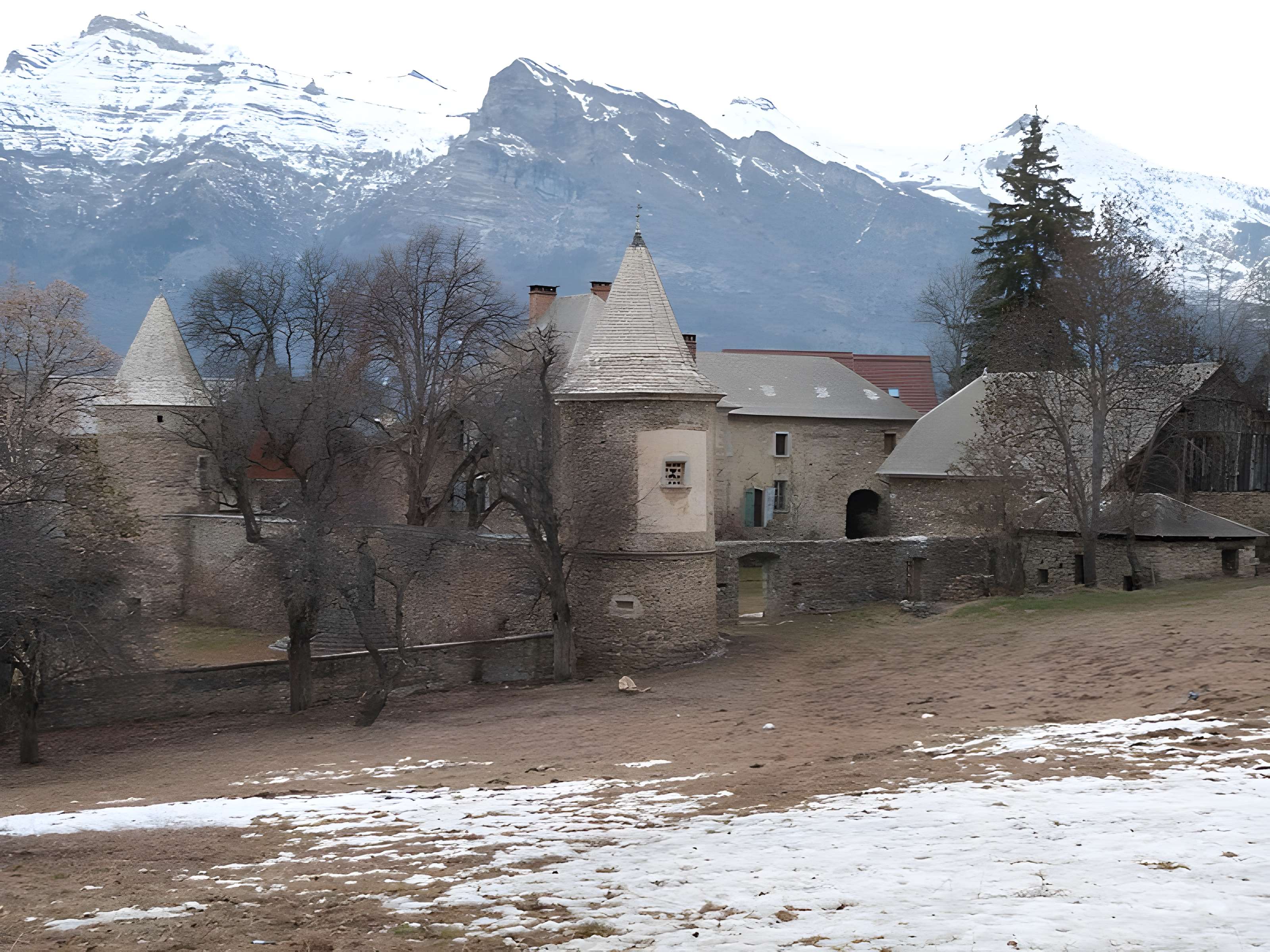 Château de Saint-Léger à Saint-Léger-les-Mélèzes