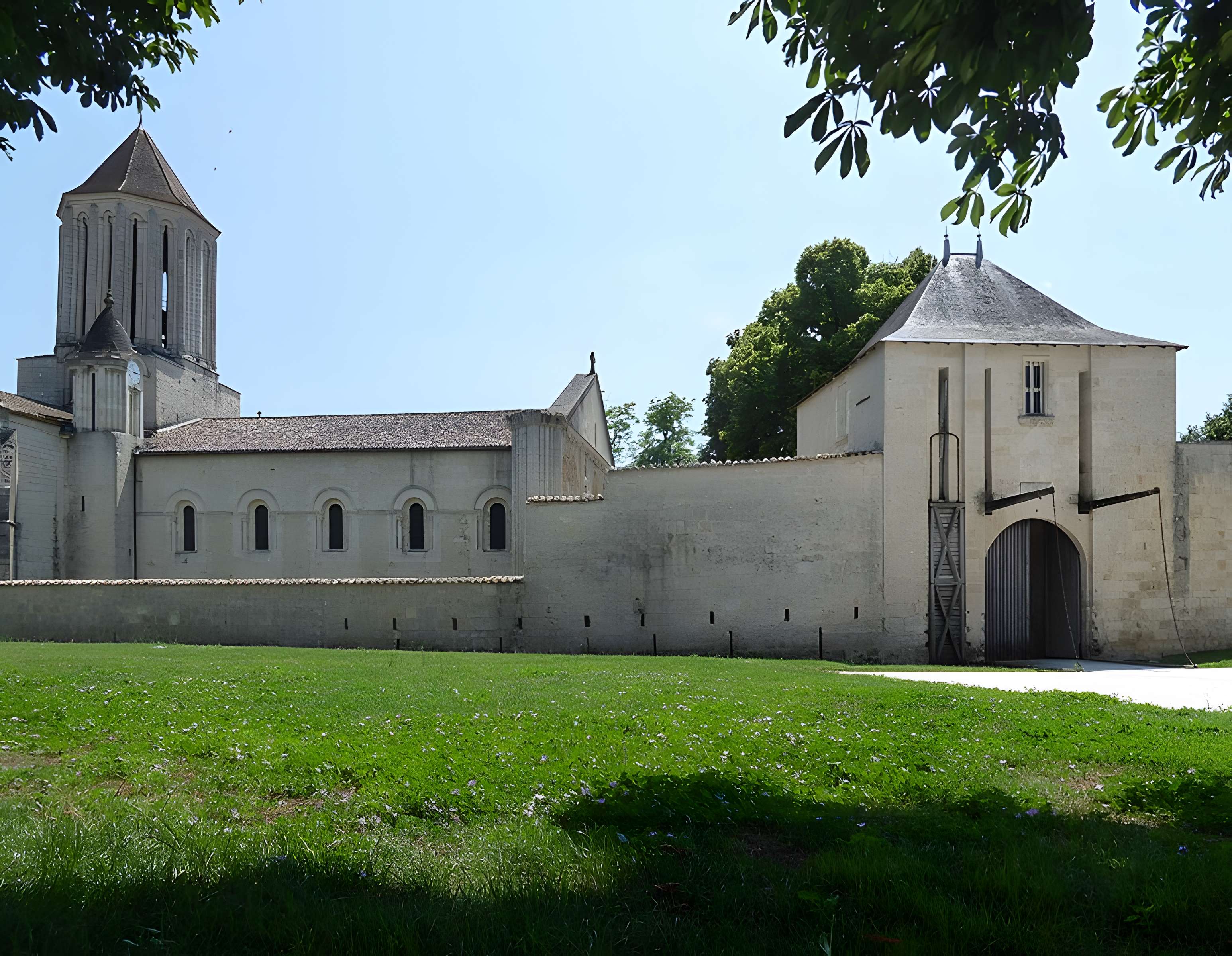 Château de Surgères