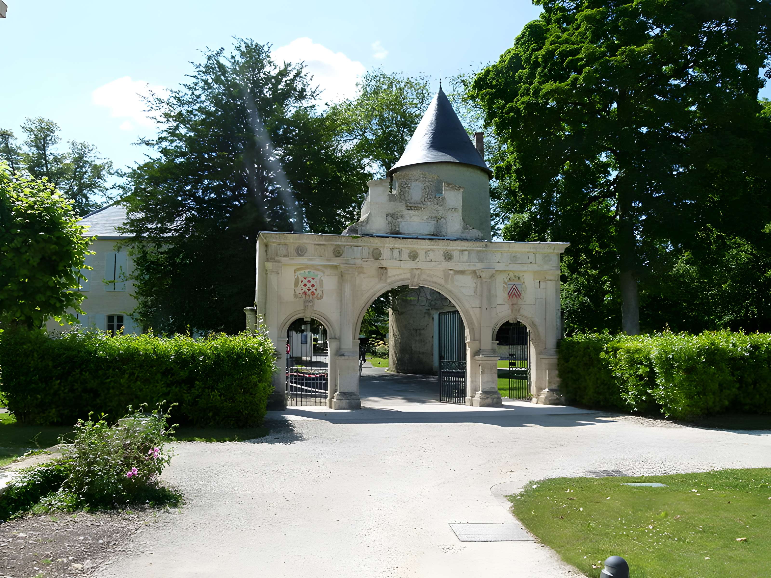 Château de Surgères
