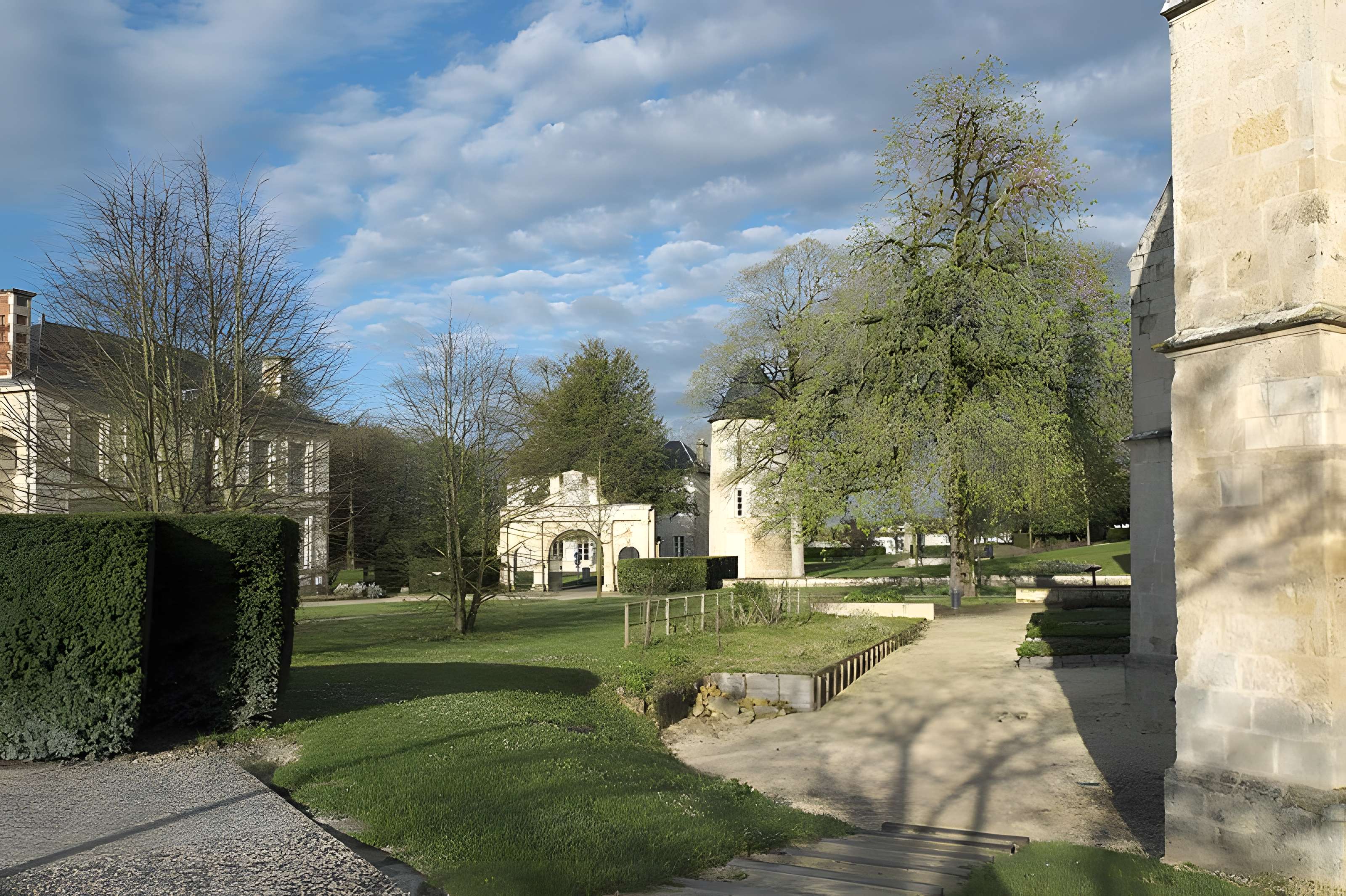 Château de Surgères
