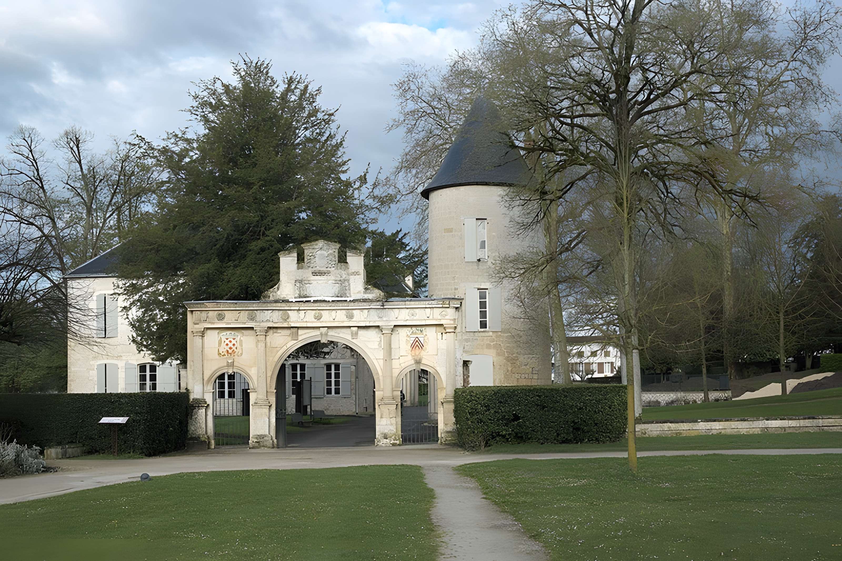 Château de Surgères