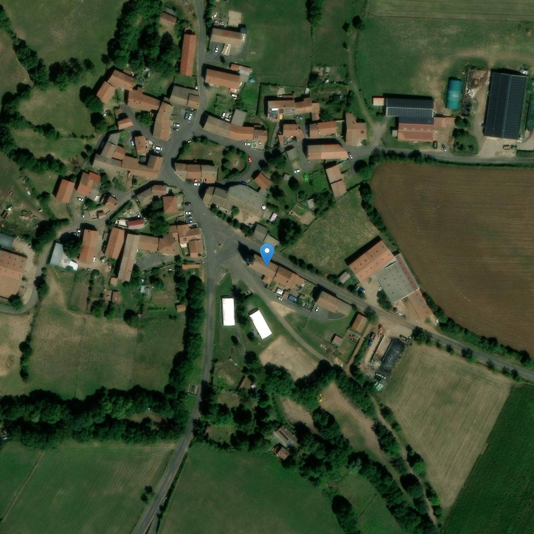 Photo de Vissac-Auteyracの前提の教会