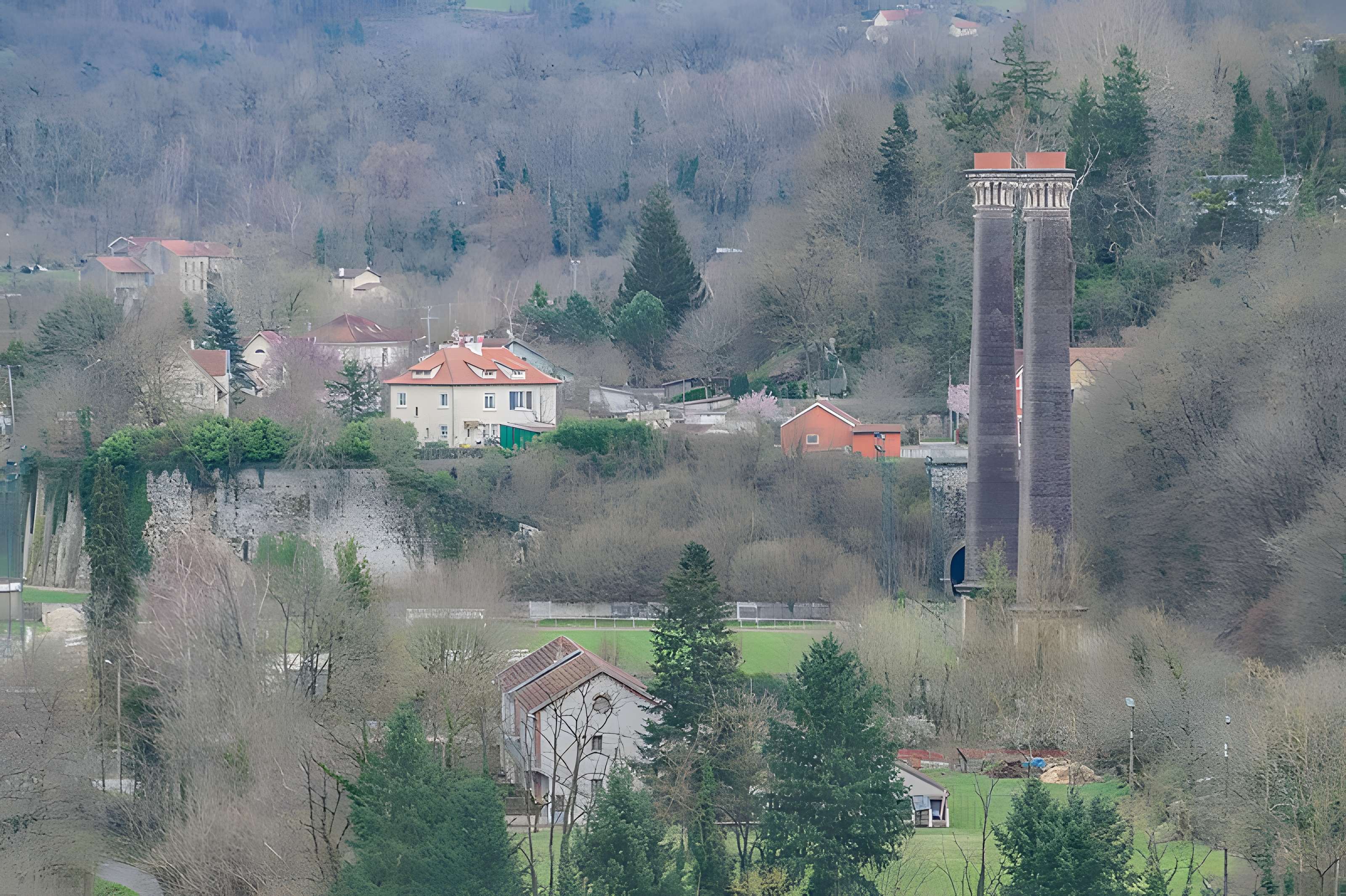 Cheminées d'usine d'Aubin