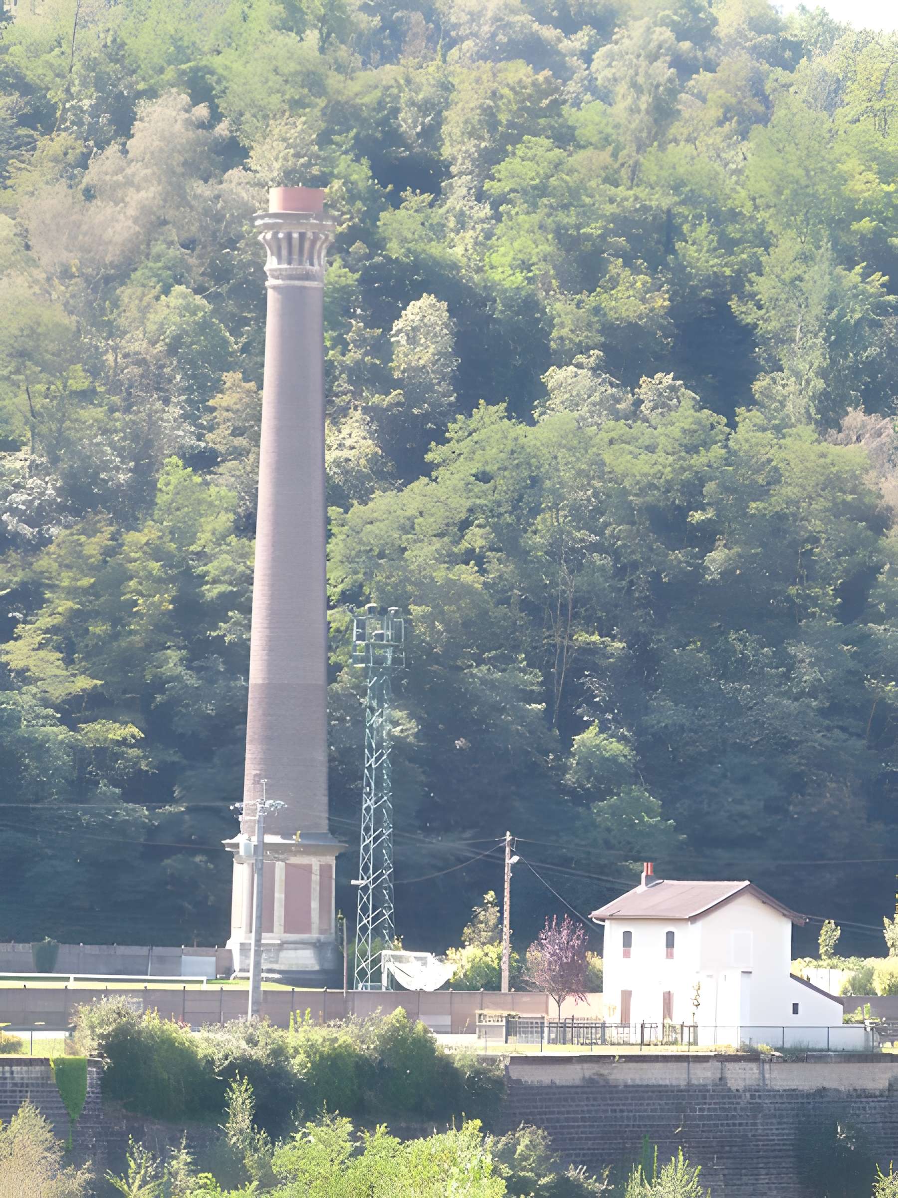 Cheminées d'usine d'Aubin