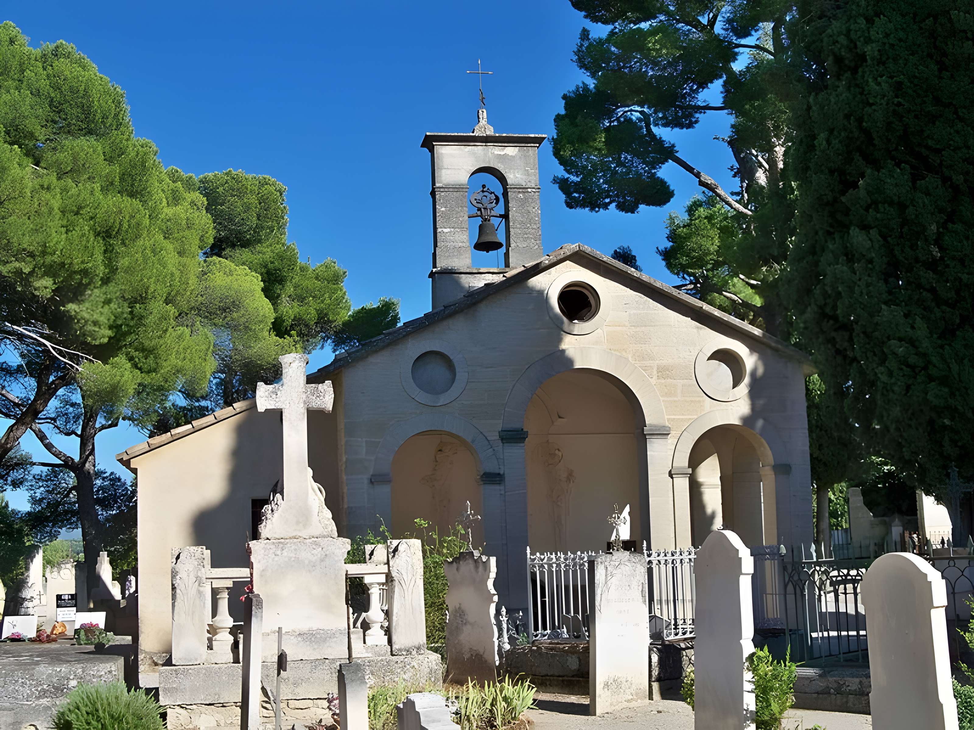 Cimetière et chapelle Notre-Dame-de-Pareloup de Mazan 