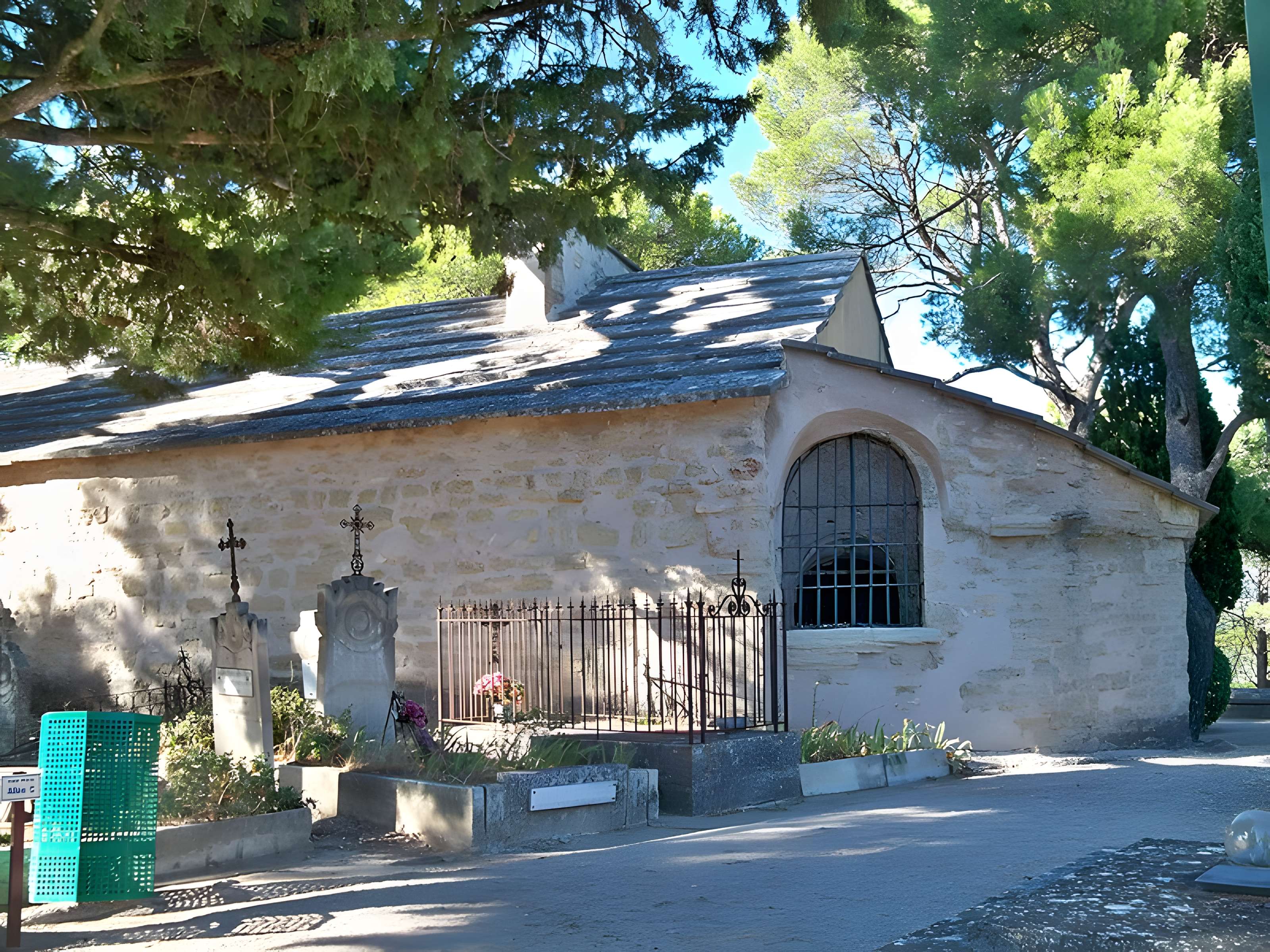 Cimetière et chapelle Notre-Dame-de-Pareloup de Mazan