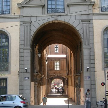 Ancien Collège de la Trinité, actuellement lycée Ampère