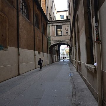 Ancien Collège de la Trinité, actuellement lycée Ampère