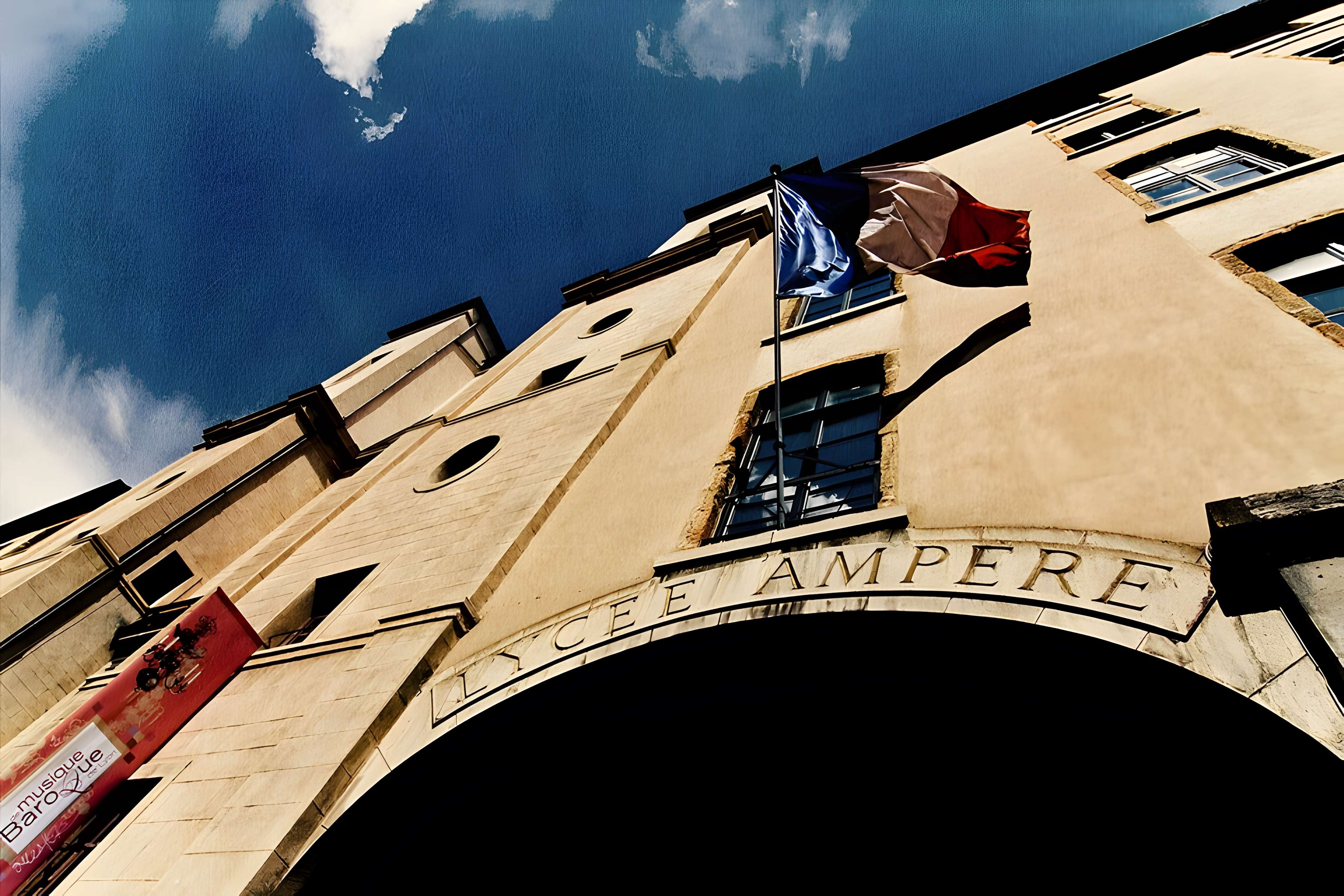 Ancien Collège de la Trinité, actuellement lycée Ampère
