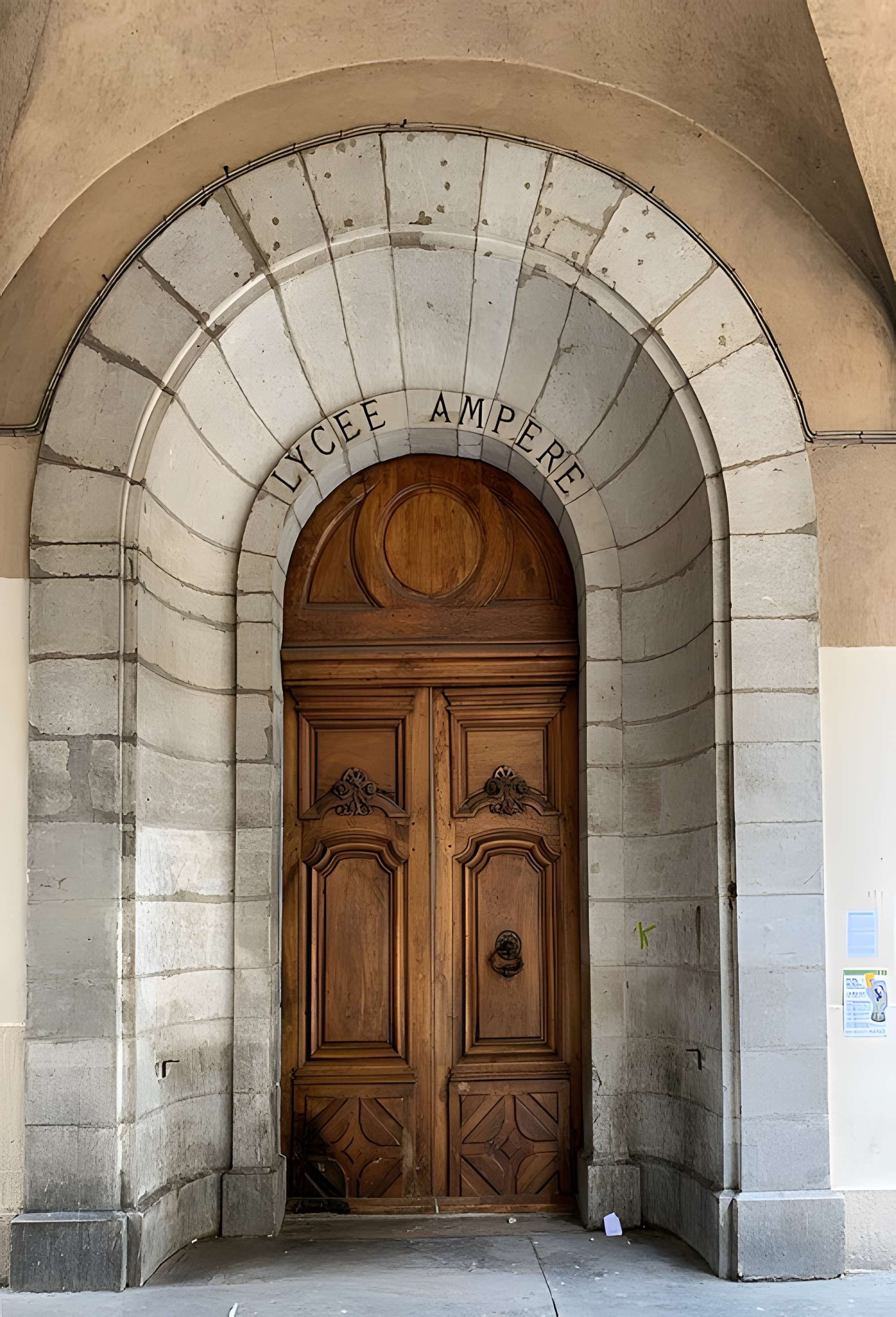 Ancien Collège de la Trinité, actuellement lycée Ampère