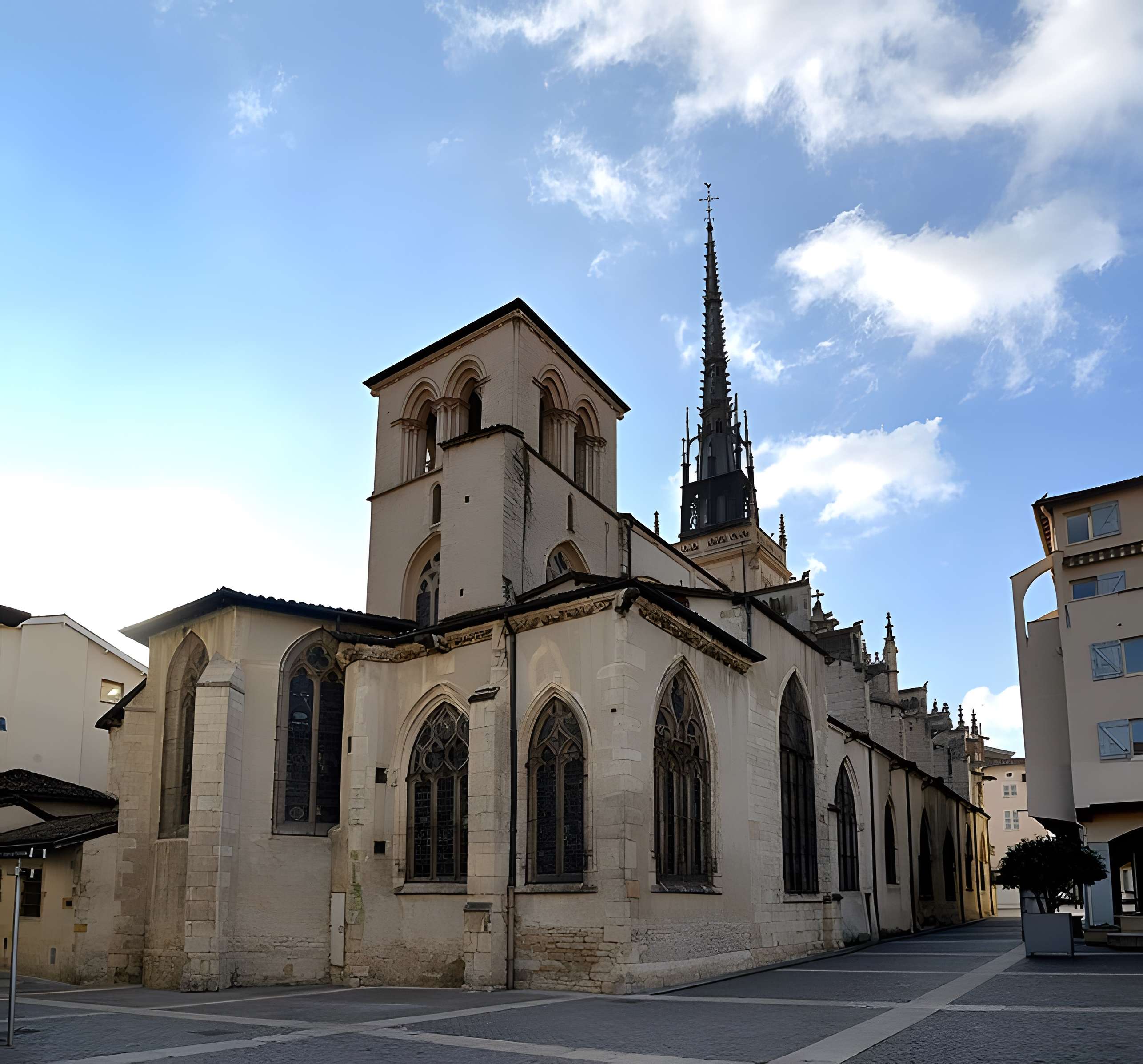 Collégiale Notre-Dame-des-Marais de Villefranche-sur-Saône