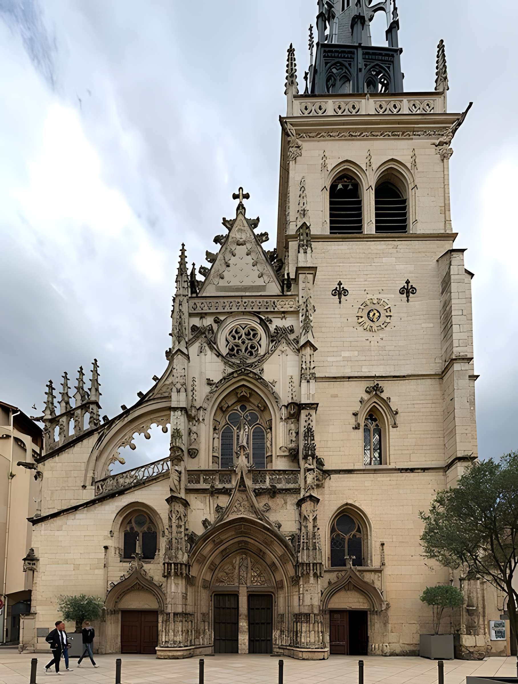 Collégiale Notre-Dame-des-Marais de Villefranche-sur-Saône