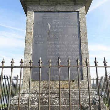 Colonne de la duchesse dAngoulême à Saint-Florent-le-Vieil