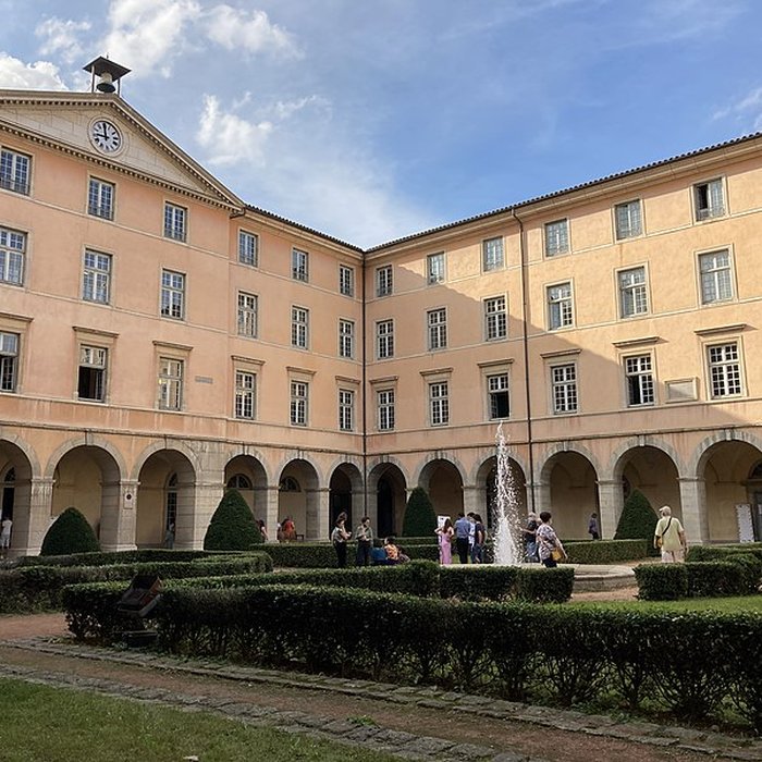Photo de Ancien couvent des Dames de Sainte-Elisabeth, ancienne école nationale vétérinaire, actuellement Conservatoire national supérieur de musique et de danse de Lyon