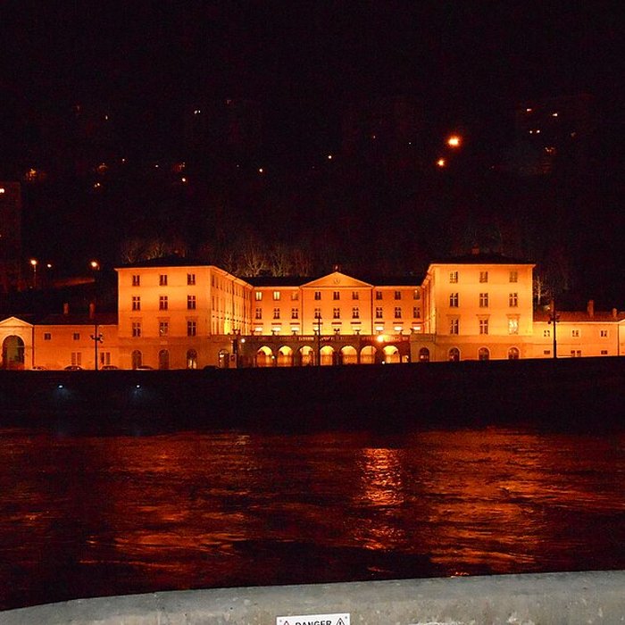 Photo de Ancien couvent des Dames de Sainte-Elisabeth, ancienne école nationale vétérinaire, actuellement Conservatoire national supérieur de musique et de danse de Lyon