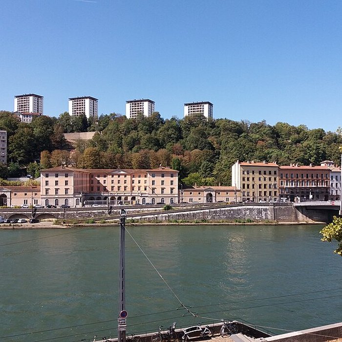 Photo de Ancien couvent des Dames de Sainte-Elisabeth, ancienne école nationale vétérinaire, actuellement Conservatoire national supérieur de musique et de danse de Lyon