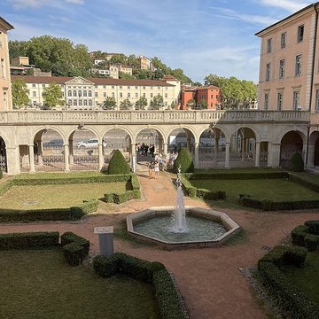 Ancien couvent des Dames de Sainte-Elisabeth, ancienne école nationale vétérinaire, actuellement Conservatoire national supérieur de musique et de danse de Lyon