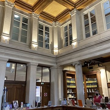 Ancien couvent des Dames de Sainte-Elisabeth, ancienne école nationale vétérinaire, actuellement Conservatoire national supérieur de musique et de danse de Lyon