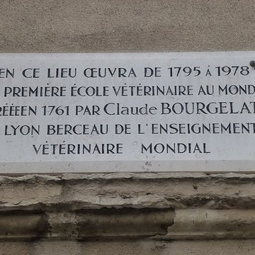 Ancien couvent des Dames de Sainte-Elisabeth, ancienne école nationale vétérinaire, actuellement Conservatoire national supérieur de musique et de danse de Lyon