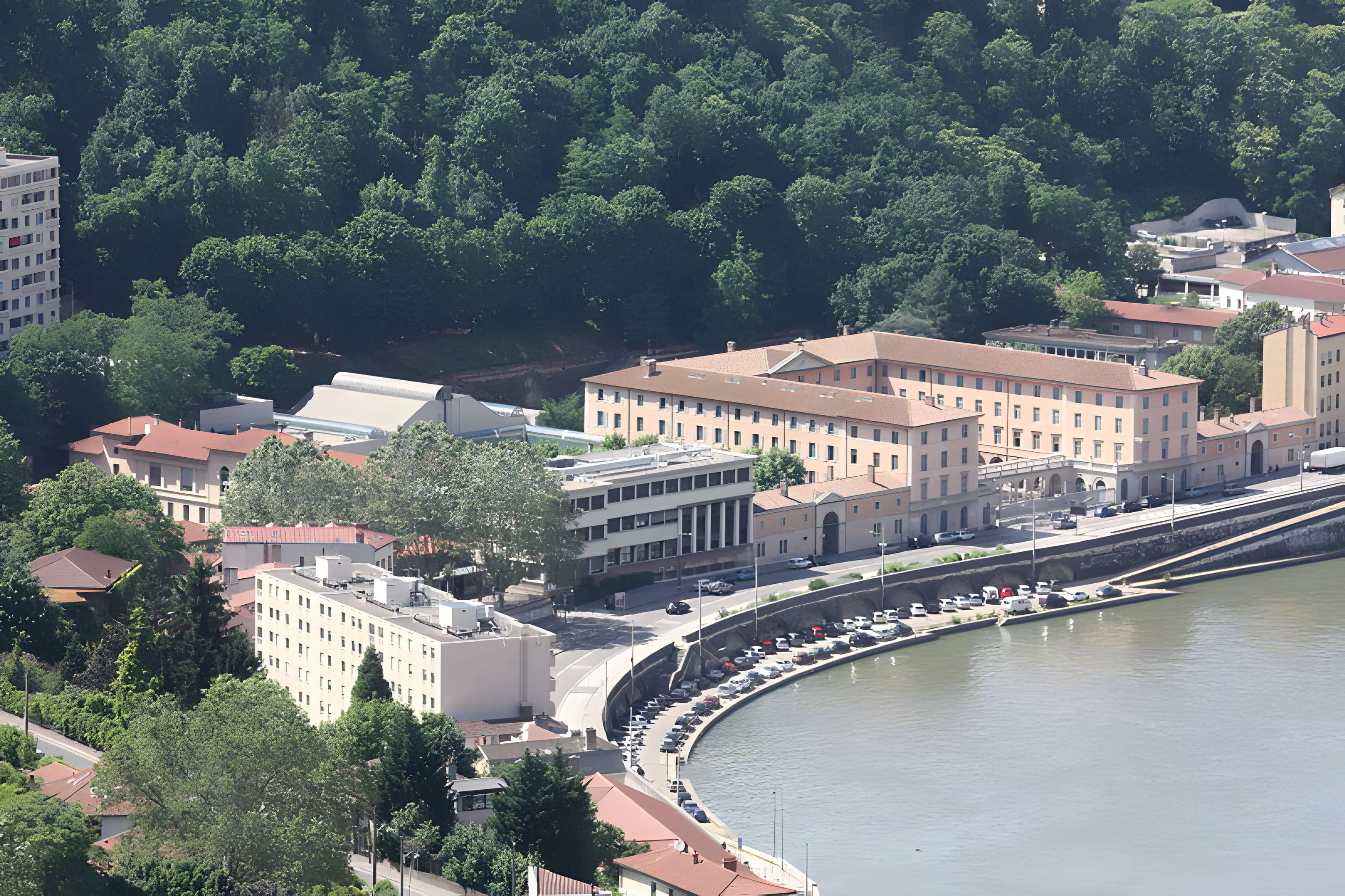 Ancien couvent des Dames de Sainte-Elisabeth, ancienne école nationale vétérinaire, actuellement Conservatoire national supérieur de musique et de danse de Lyon