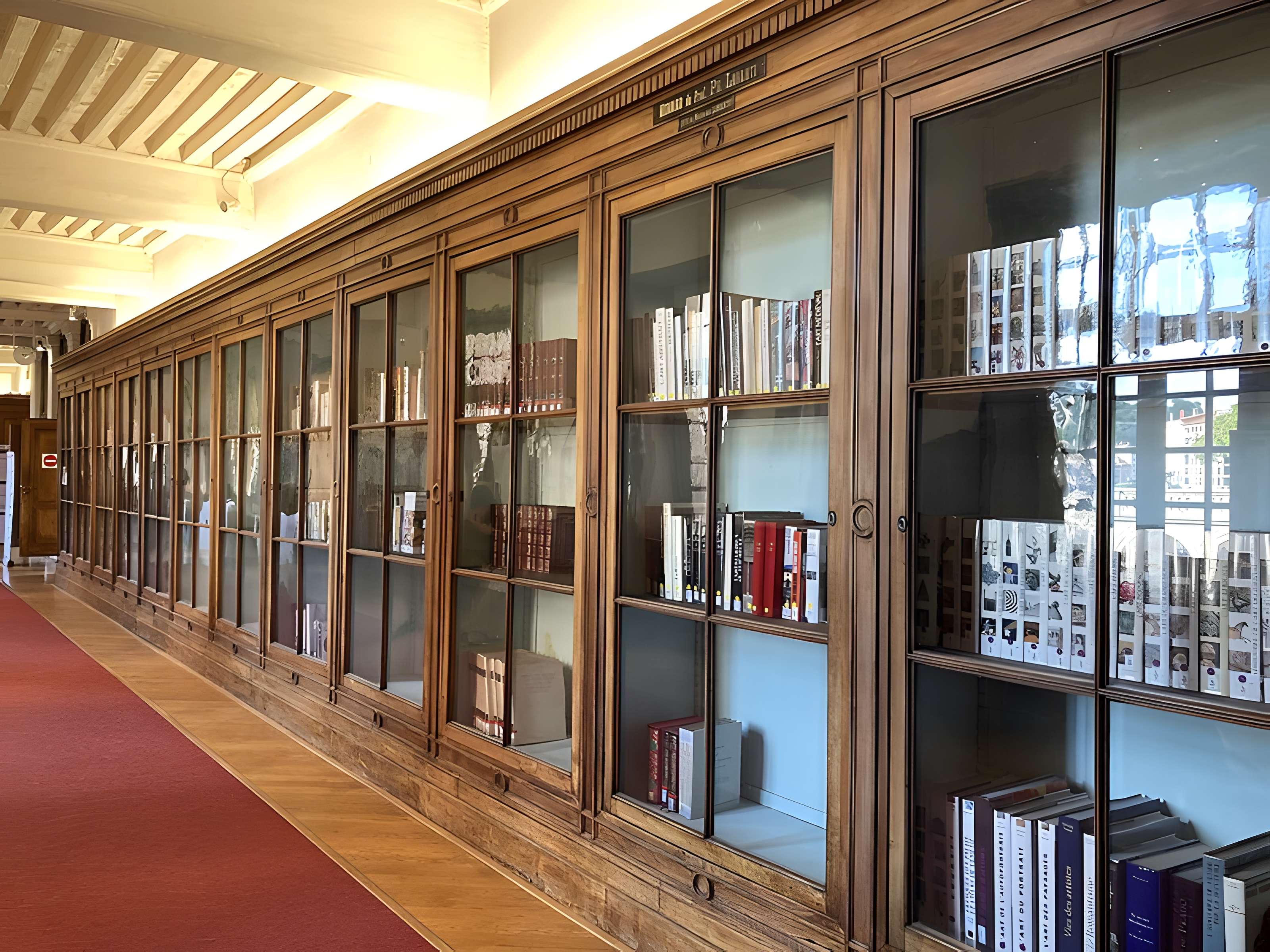 Ancien couvent des Dames de Sainte-Elisabeth, ancienne école nationale vétérinaire, actuellement Conservatoire national supérieur de musique et de danse de Lyon