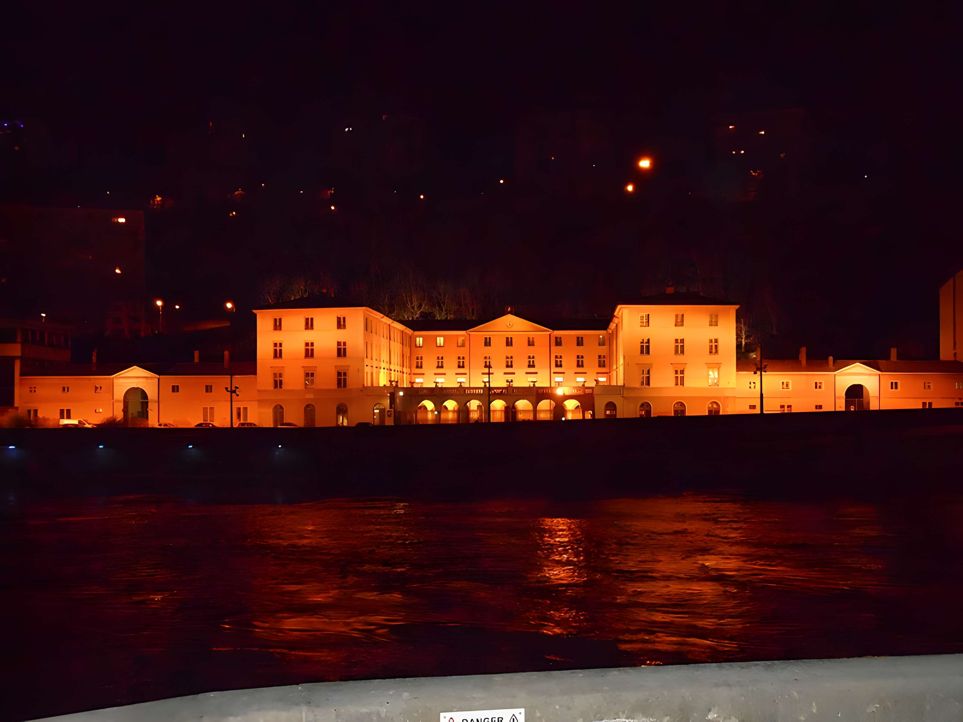 Ancien couvent des Dames de Sainte-Elisabeth, ancienne école nationale vétérinaire, actuellement Conservatoire national supérieur de musique et de danse de Lyon