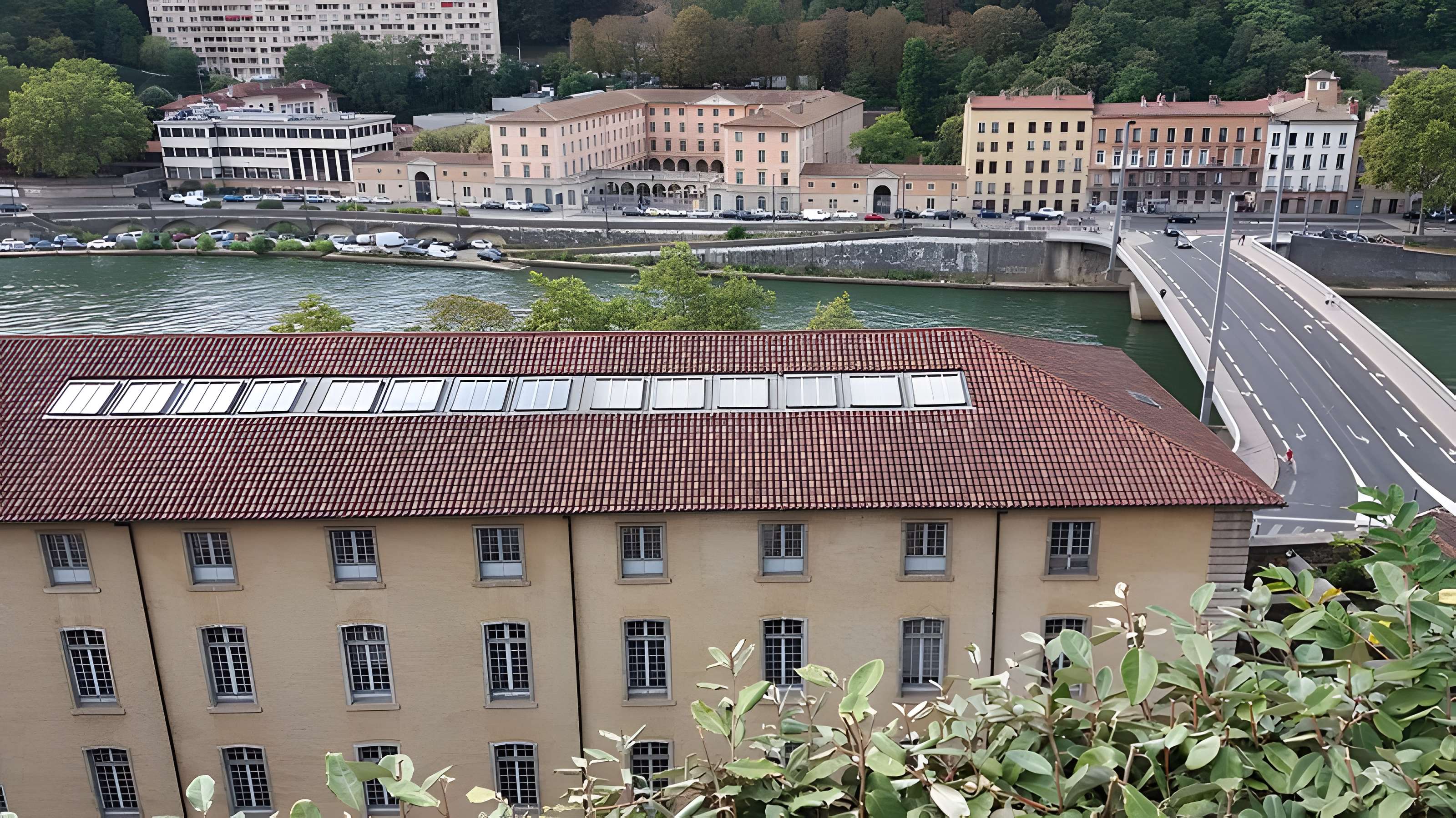 Ancien couvent des Dames de Sainte-Elisabeth, ancienne école nationale vétérinaire, actuellement Conservatoire national supérieur de musique et de danse de Lyon